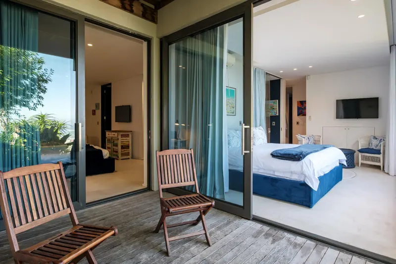 Coral Sea in camps bay – photo 30