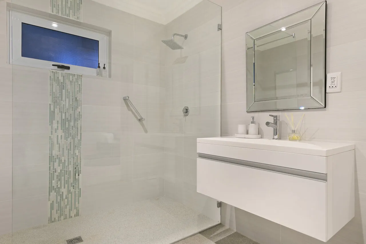 property_8eb44949-d1fc-4962-9905-c0a419f7054c_2