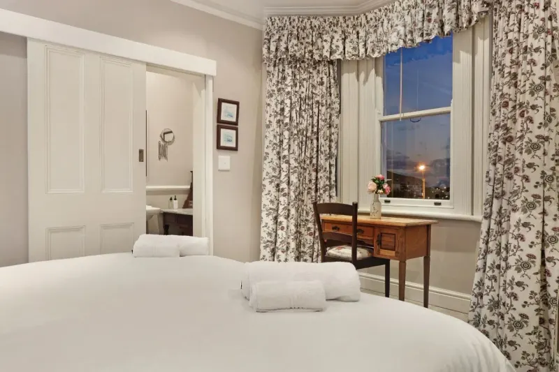 Bingley Place Garden Apartment in Camps Bay – photo 7