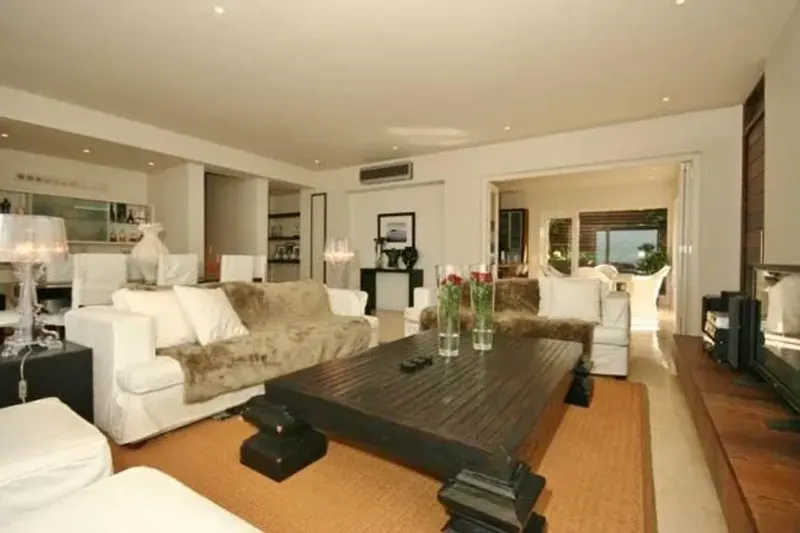 Mahogony Villa in Green Point – photo 6