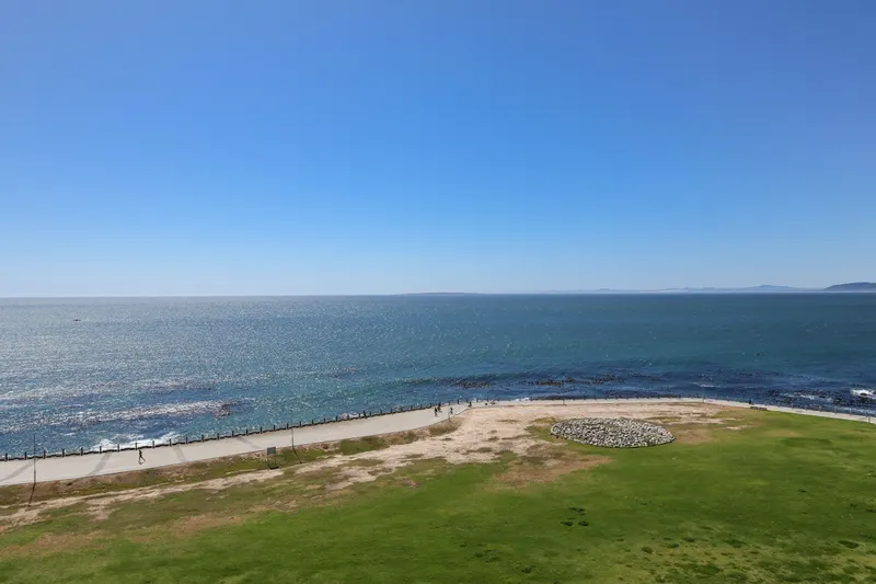 Belle Vista Penthouse in Mouille Point – photo 10