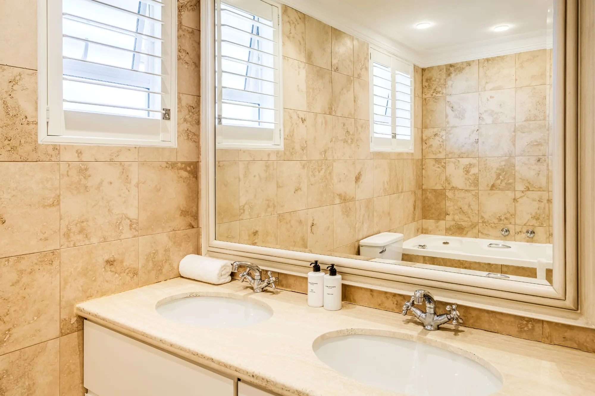 property_931254e1-17f8-48ab-a6cd-5a689ac35595_7