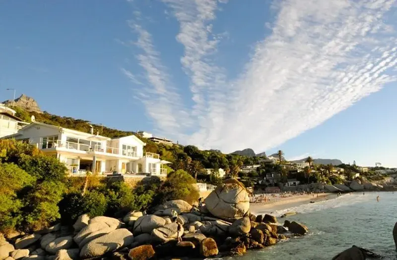 Ocean Blue Bungalow in Clifton – photo 1