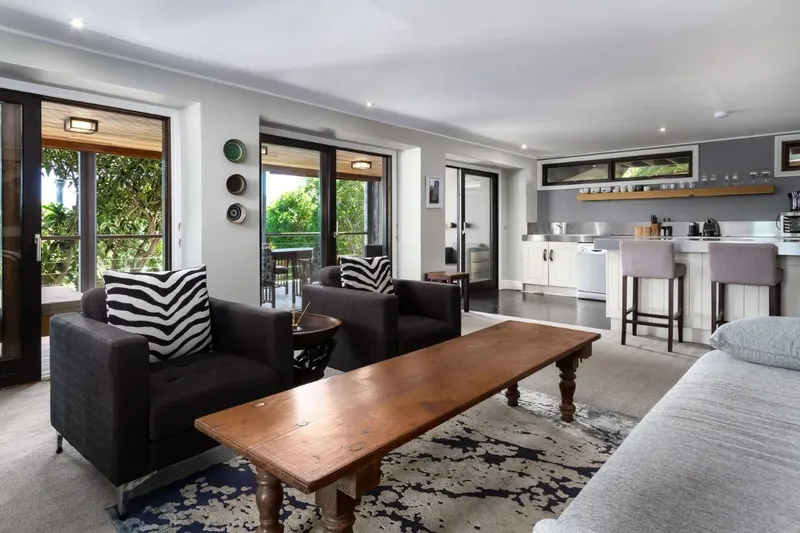 17 Geneva Middle in Camps Bay – photo 5
