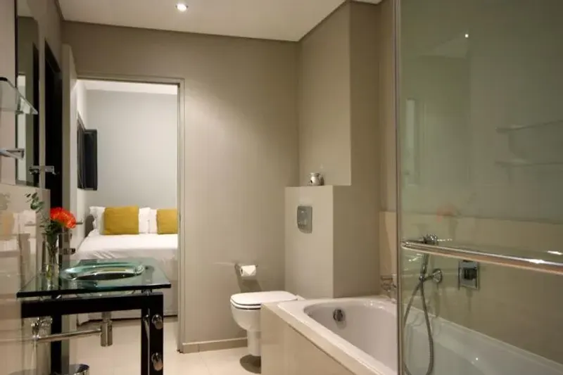Infinity 704 in Table View – photo 3