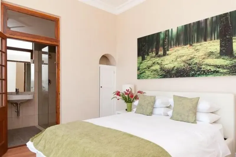 Conway Court Apartment in Bantry Bay – photo 9