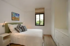 Seaside Garden Apartment in Sea Point – photo 12 thumbnail