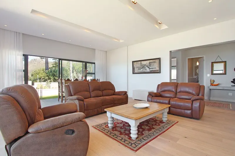 Constantia Zwaanswyk Villa in Steenberg Estate – photo 11