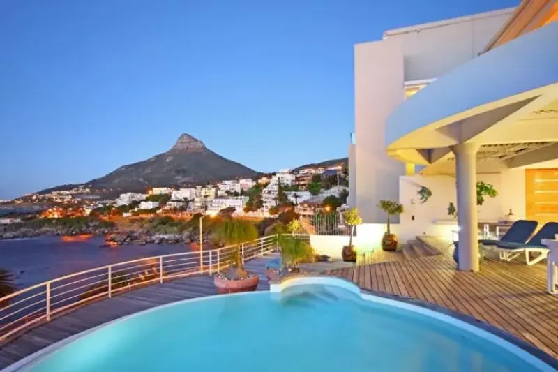 Bali Bay Beach and Mountain Retreat in Camps Bay – photo 3