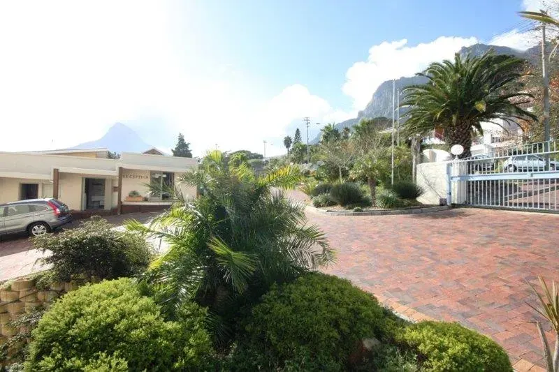 Camps Bay Retreat in Camps Bay – photo 12