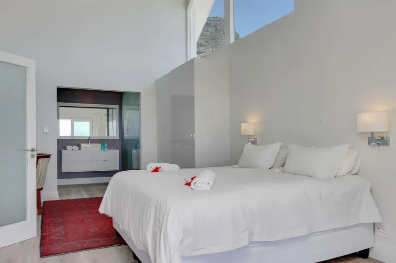 Fulham Road Apartment in Camps Bay – photo 3
