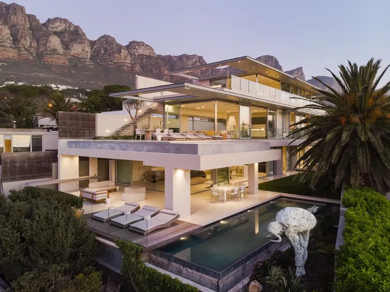 The Crescent in Camps Bay – photo 37