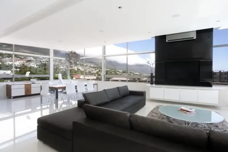 Lincoln Rd Villa in Camps Bay – photo 18