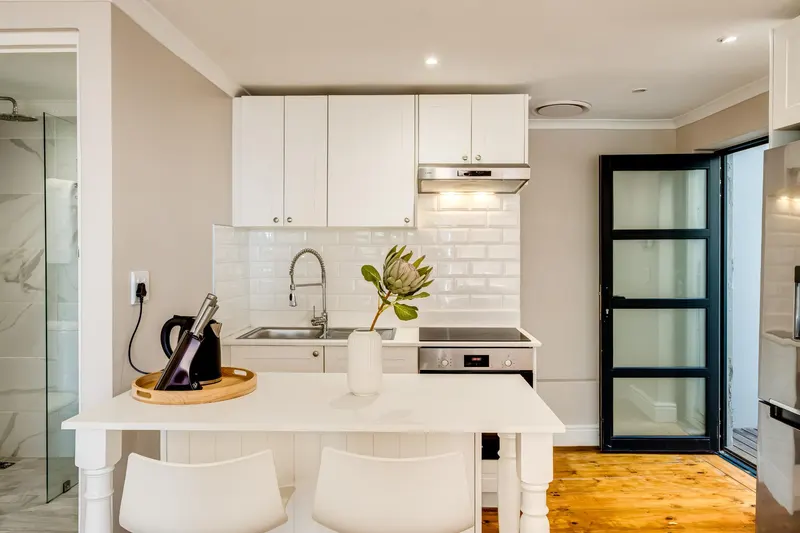 Central Escape in Camps Bay – photo 34