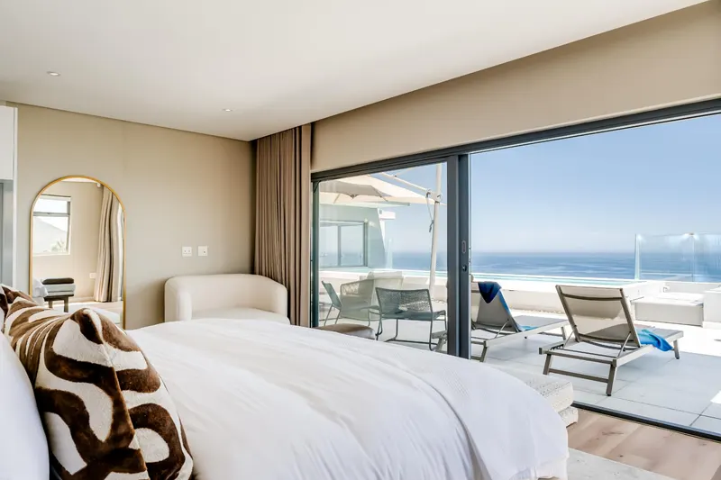 Khalanga Penthouse in Camps Bay – photo 28