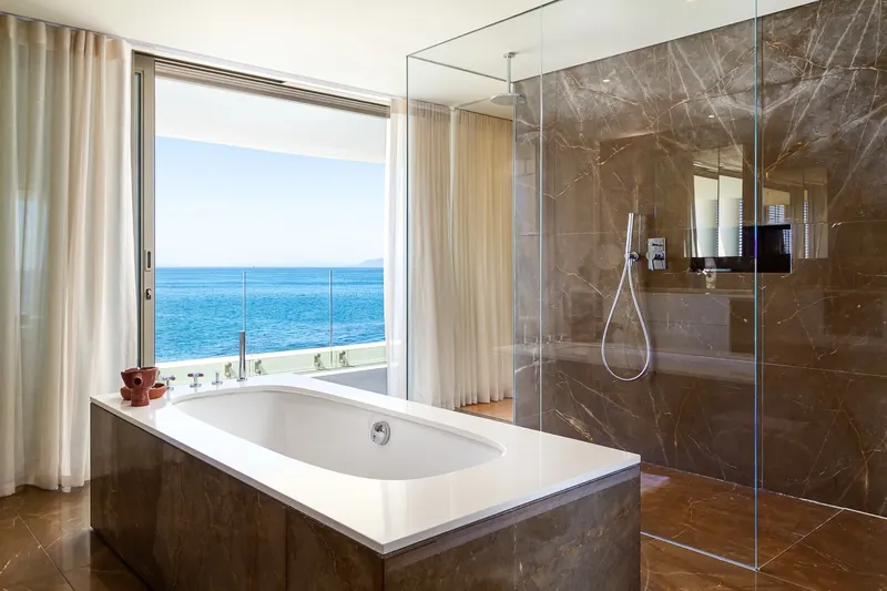 East West Penthouse in Mouille Point – photo 23