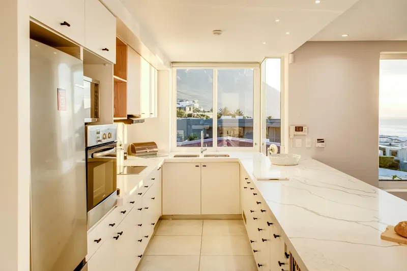 Sapphire Tide Pent in Camps Bay – photo 14