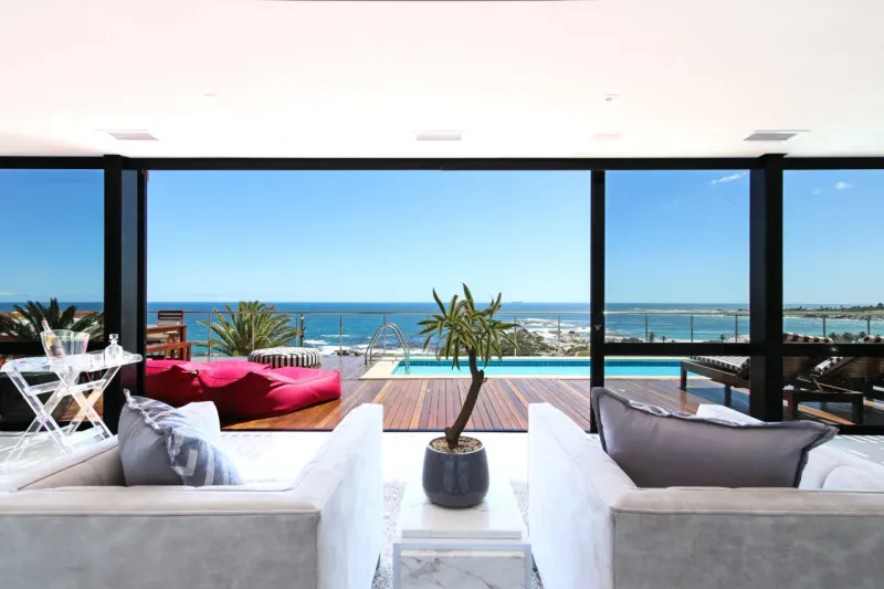 Camps Bay Drive Villa in Camps Bay – photo 1