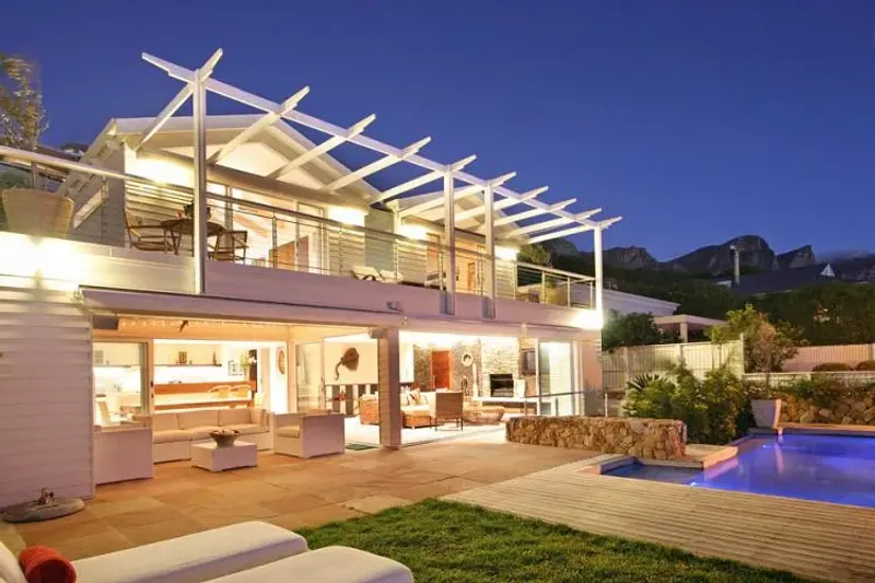 Glen Beach Bungalow in Camps Bay – photo 1