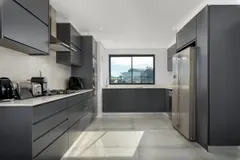 Queens Penthouse in Sea Point  – photo 1 thumbnail