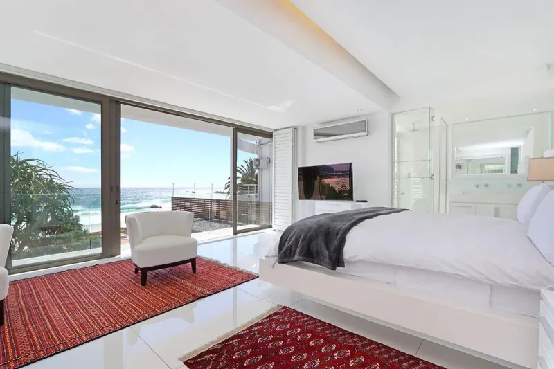 15 Views House in Camps Bay – photo 22