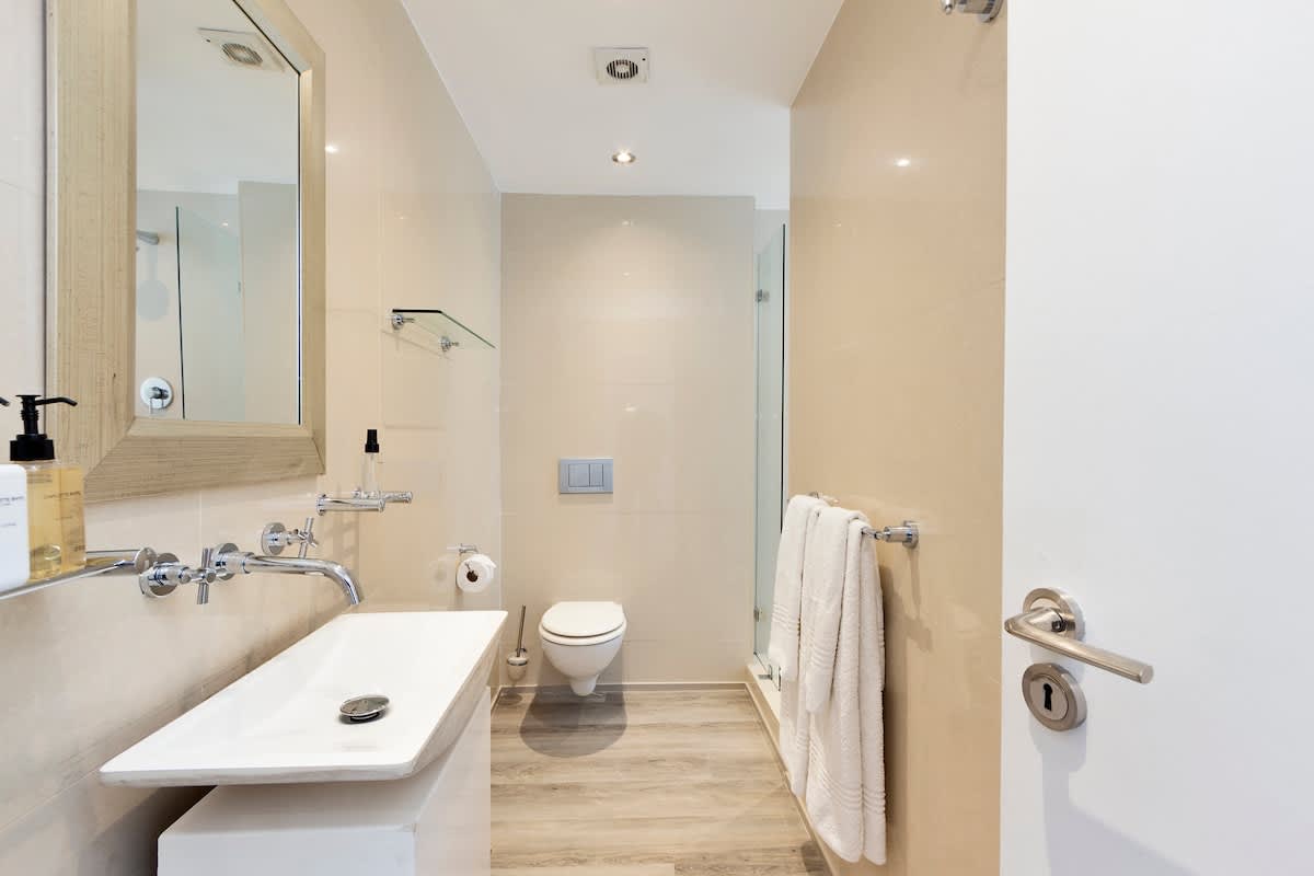 property_9d8a5600-91cb-4cd0-ae9d-225bd066dc62_32