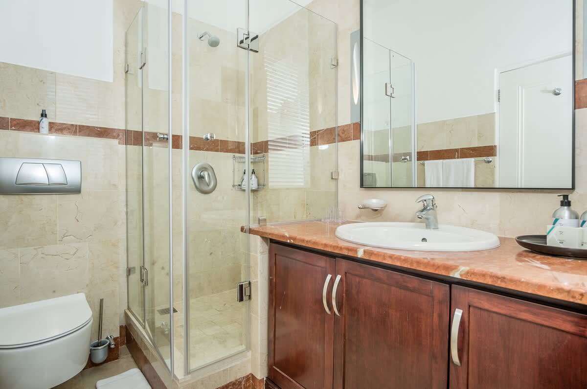 property_9de8d002-1daa-4ea7-86ff-e7fce5631906_40
