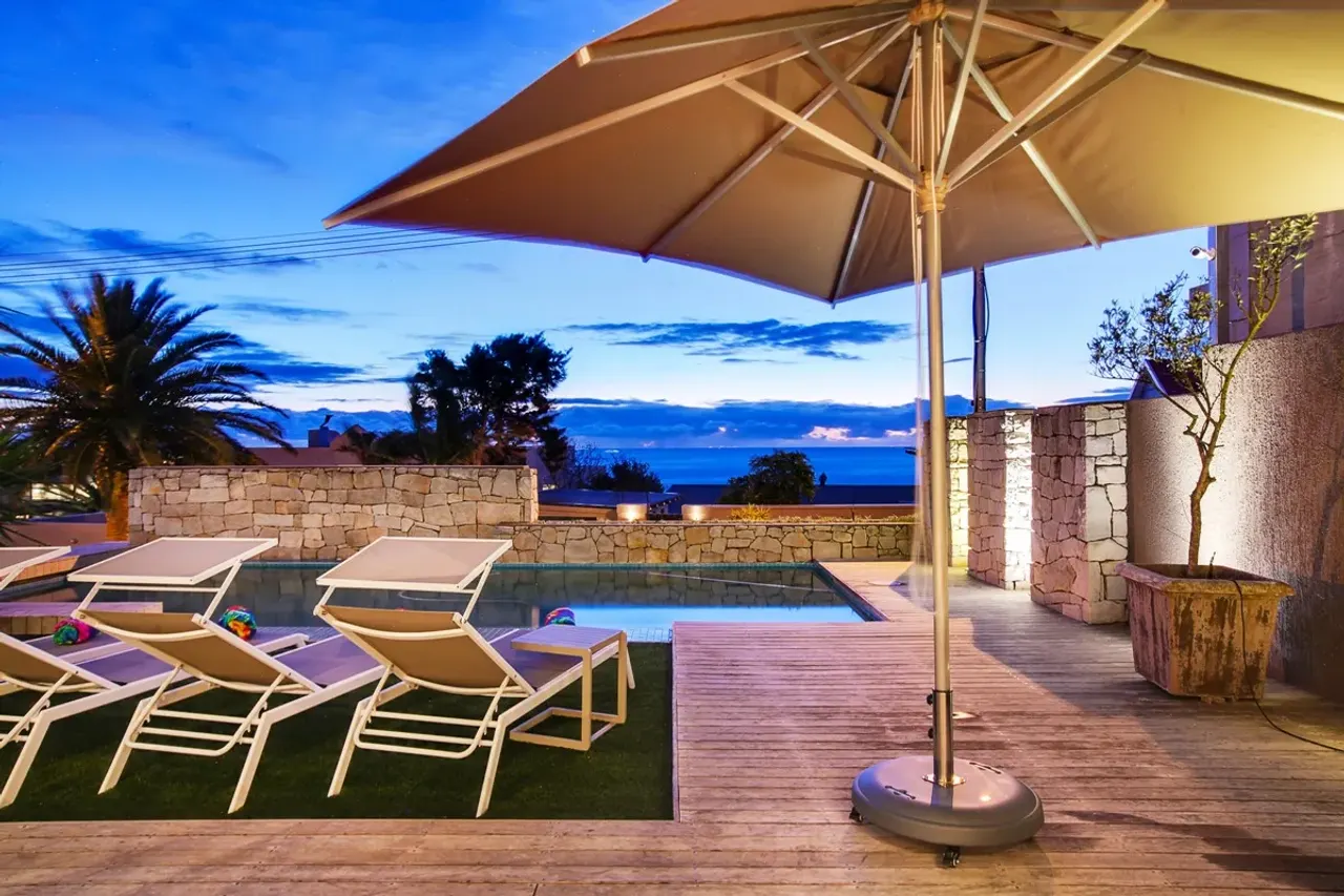 Lion's Crest Villa in Bakoven