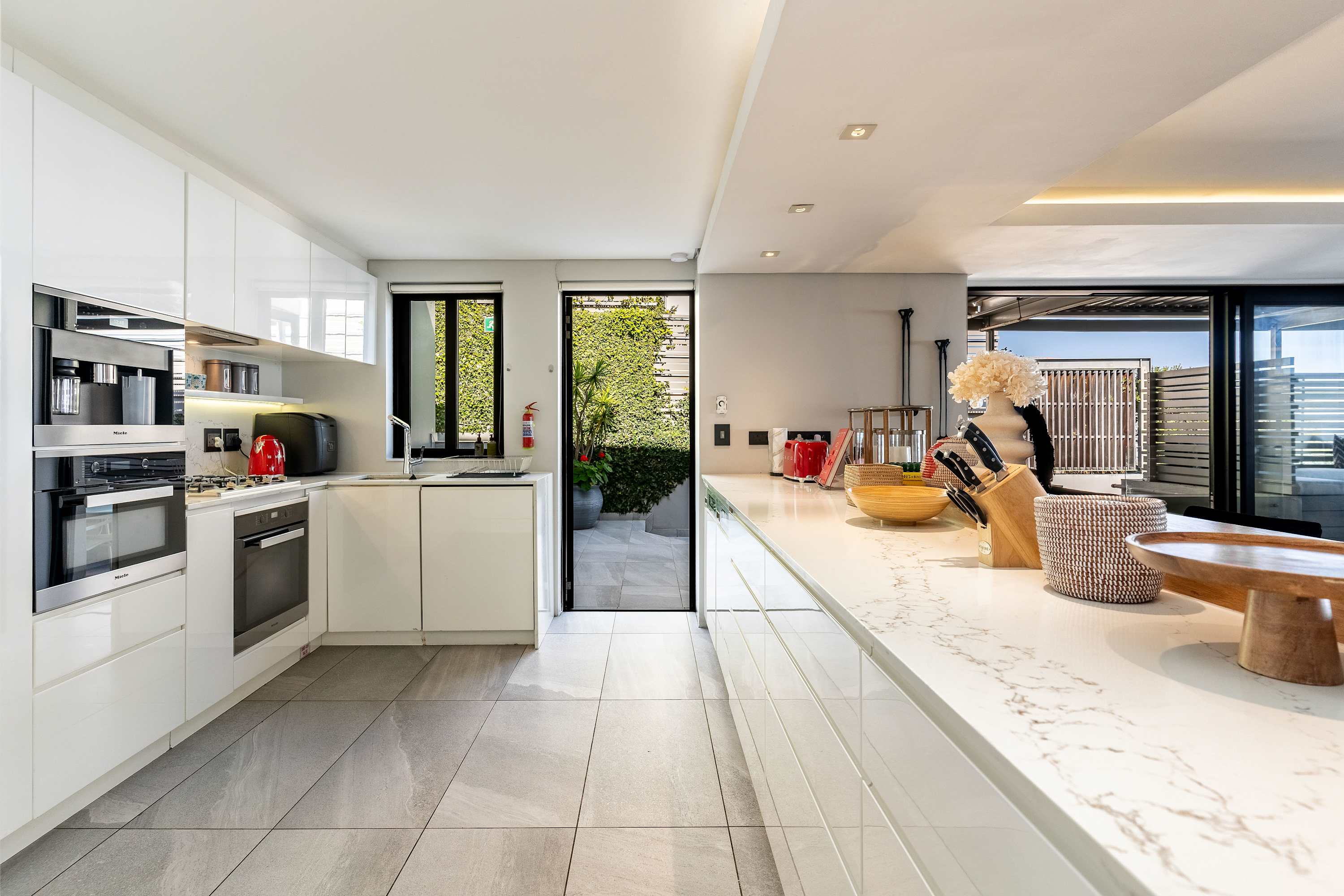 property_9e6a8b53-d248-41ba-9a50-53a175064bc2_28