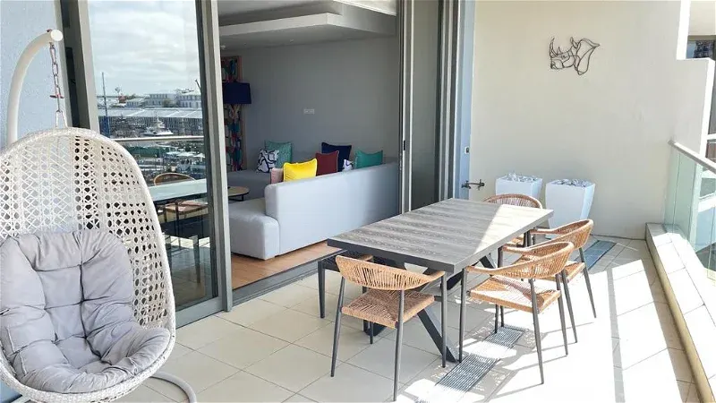 Pembroke 402 in V&A Waterfront – photo 15