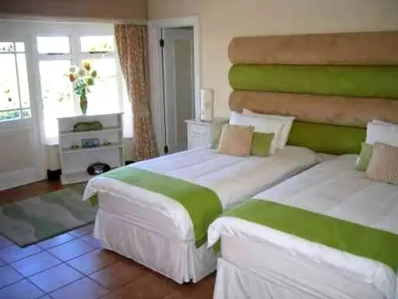 Camelot Villa in Glen Alpine – photo 3