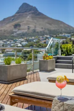 Central Drive Villa in Camps Bay – photo 3 thumbnail