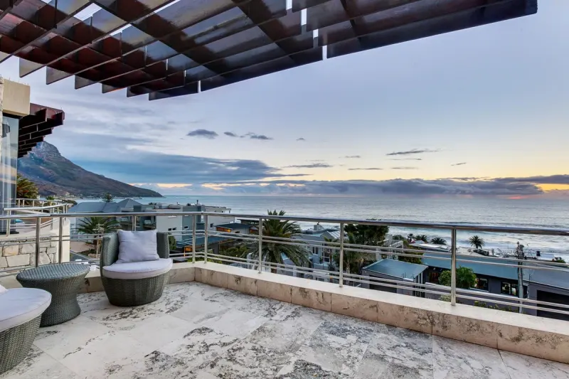 Lion's Crest Villa in Bakoven – photo 1