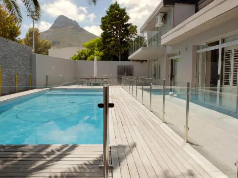 Villa Central Drive in Camps Bay – photo 1
