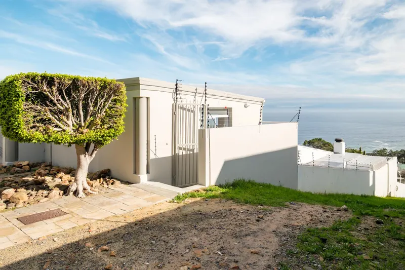 Sanctuary Cove in Camps bay – photo 13
