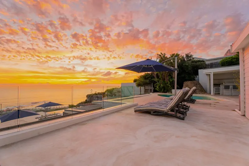 TWO VIEWS (CB155) in Camps Bay – photo 31