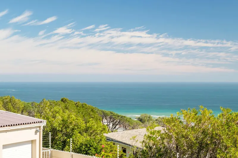 Calico in camps bay – photo 31