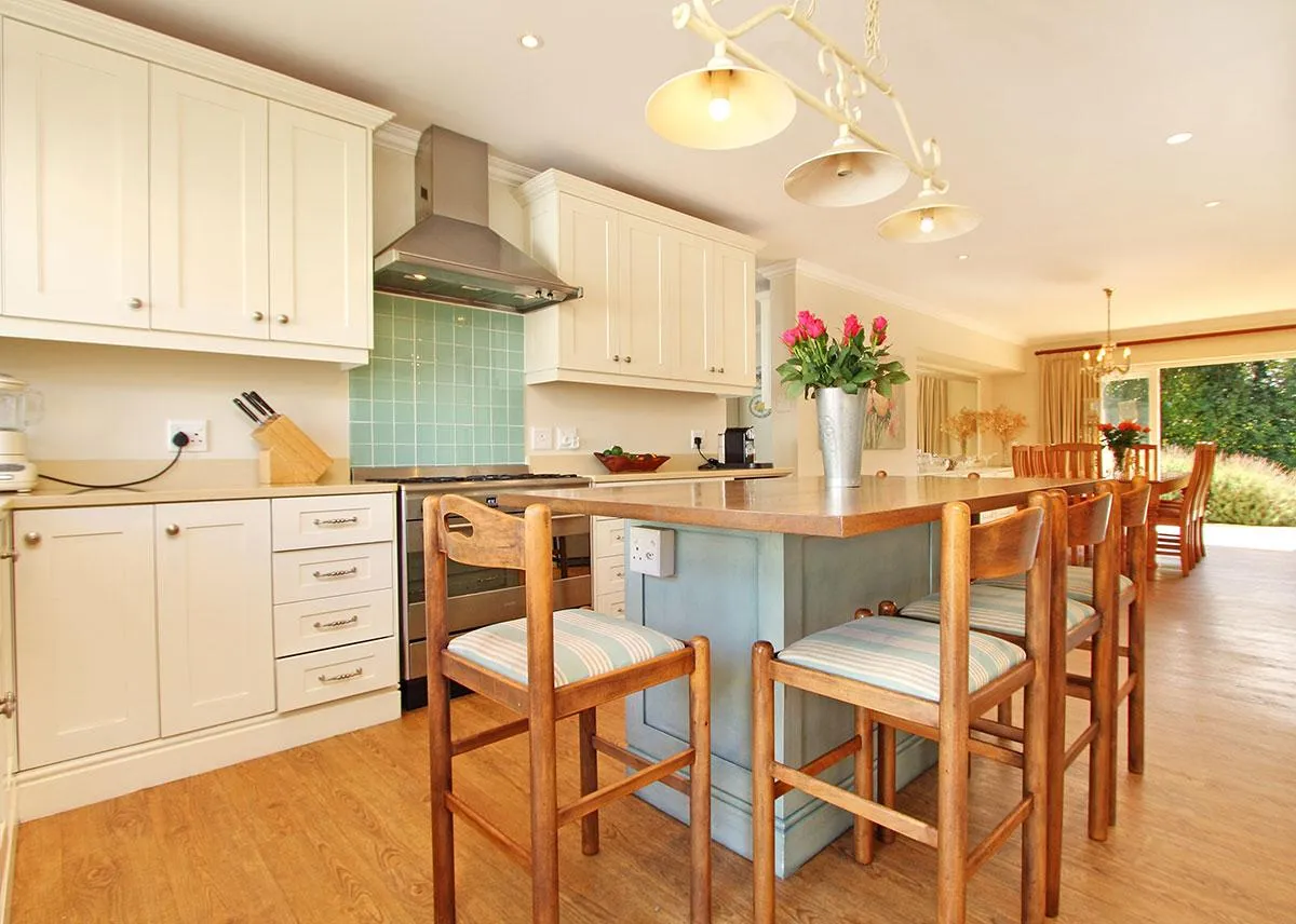 property_a2a2e343-8cf6-4cf0-9892-81740912b6c8_4