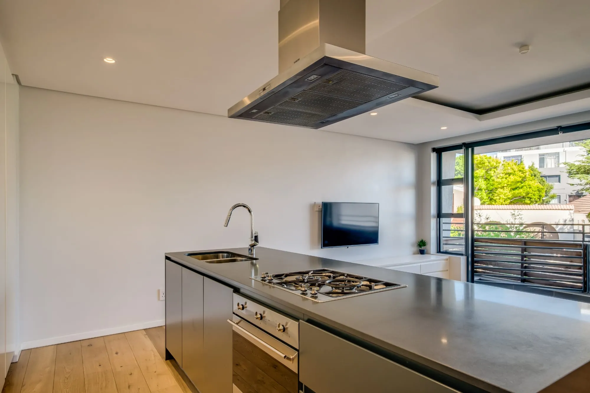 property_a35fdc7f-09d2-43ef-bc6e-6641618c4bea_4