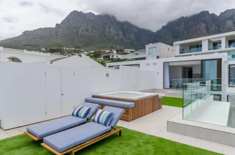 24 Geneva - 12 Bedroom Villa in Camps Bay – photo 40