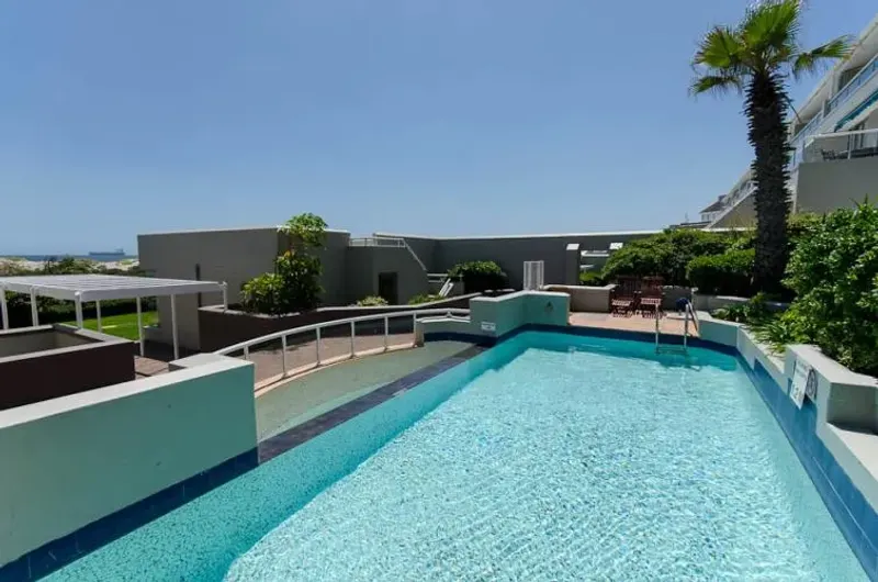 Dolphin Beach Apartment in Table View – photo 10