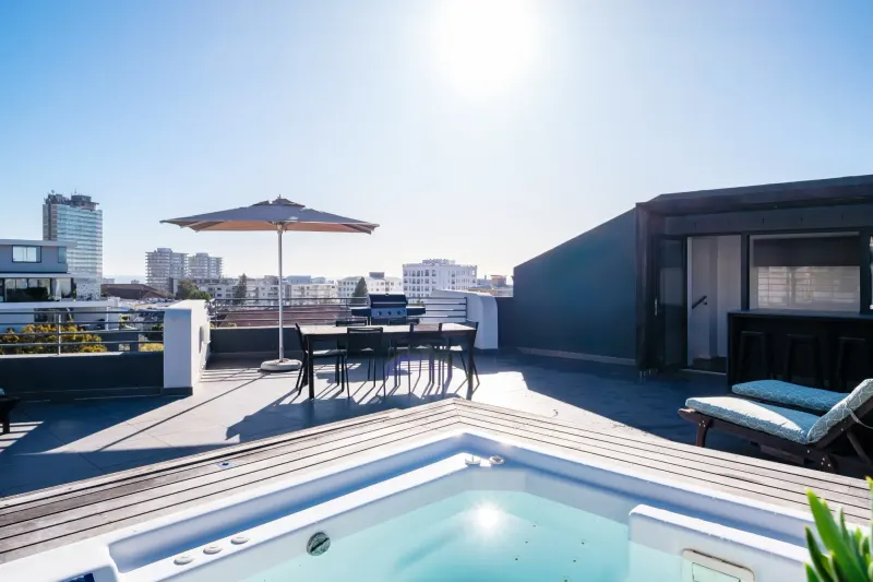 Penthouse on S in Three Anchor Bay – photo 1