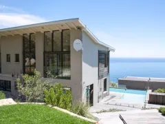 Camps Bay Upper Villa in Bakoven – photo 11 thumbnail
