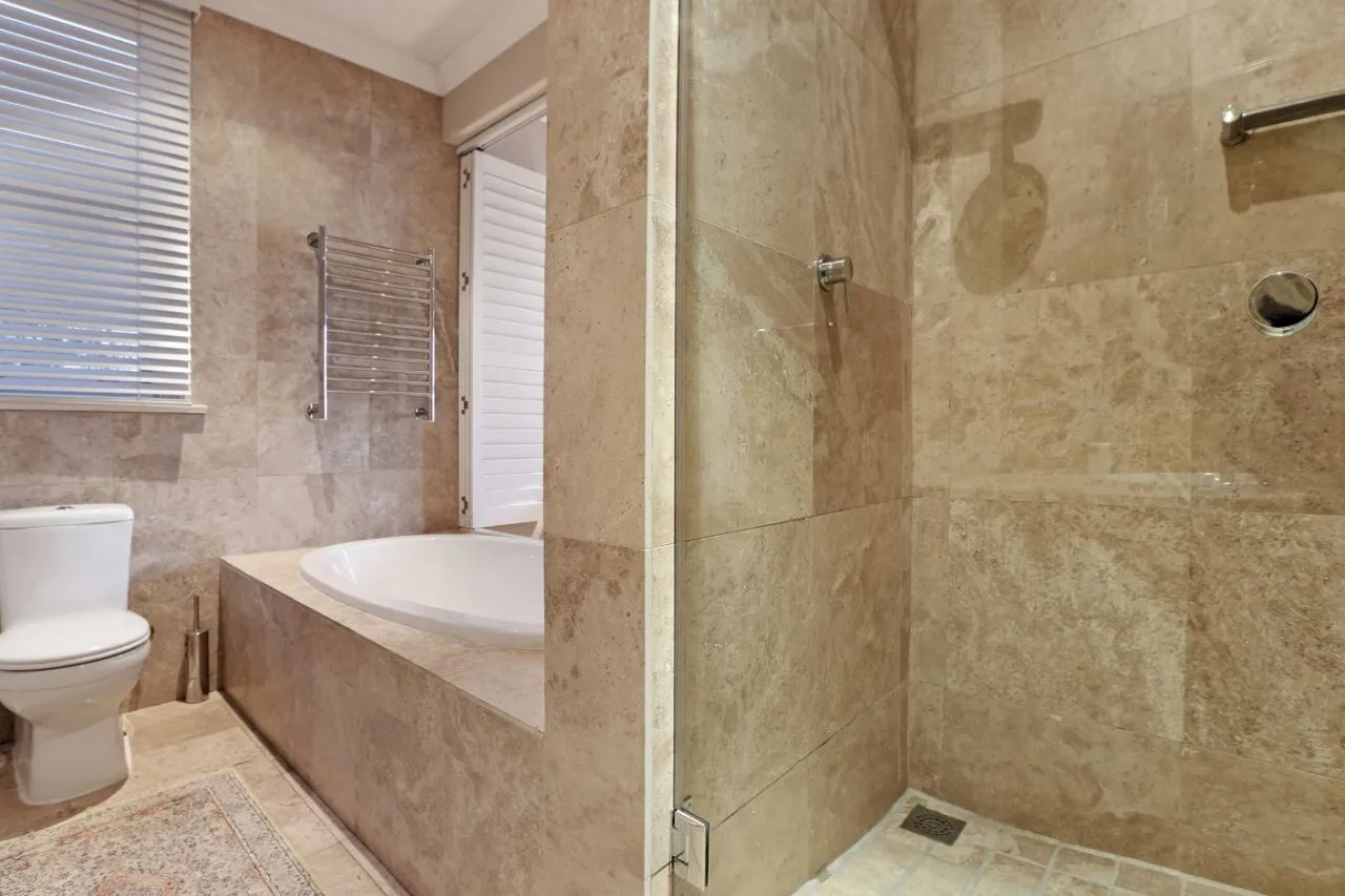 property_a438e0fd-accb-4c33-b791-b50c6f7b12bd_6