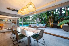 Amara Lincoln in Camps Bay – photo 17 thumbnail