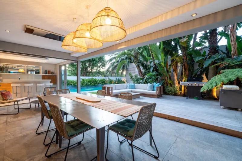 Amara Lincoln in Camps Bay – photo 17