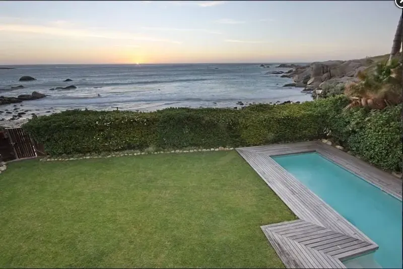 On Glen Beach in Camps Bay – photo 2