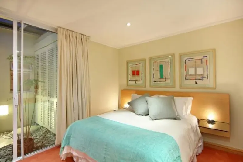 Bali Bay Beach and Mountain Retreat in Camps Bay – photo 8