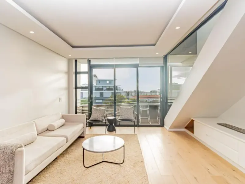 9 on S Penthouse in Three Anchor Bay – photo 6