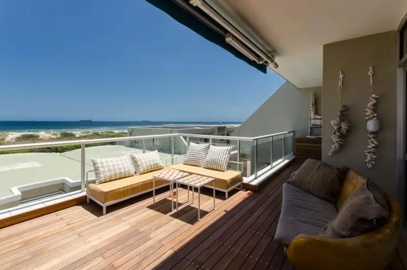 Dolphin Beach Apartment in Table View – photo 2